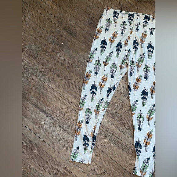 LuLaRoe TC2 Feathers Leggings • Unicorn Collection • Native Tribal •Adult 18-26+ - Picture 3 of 16